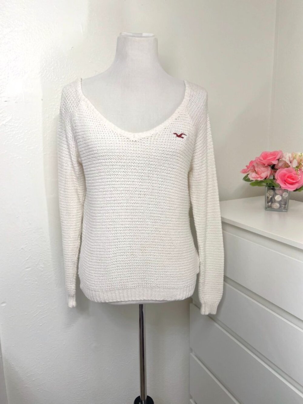 Hollister Co. Ivory Loose-Knit V-Neck Pullover